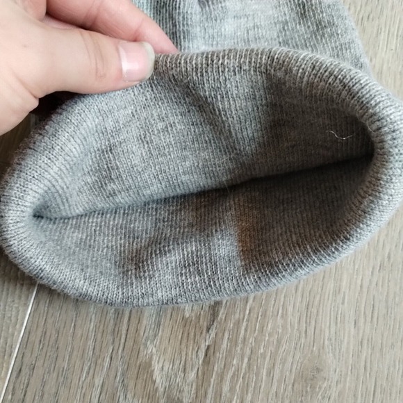 FRIENDS Beanie Winter Hat Skull Ski Cap Gray Stretch Polyester Sitcom TV Show - Picture 4 of 7